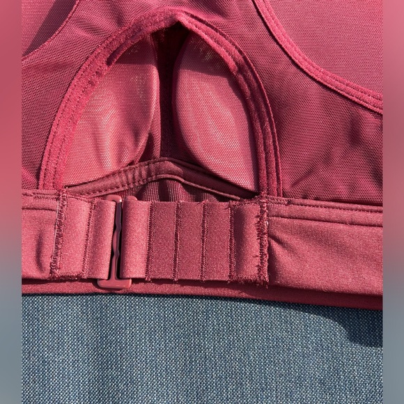 Fabletics Blade Zip Front High Impact Sport Bra - Picture 5 of 8